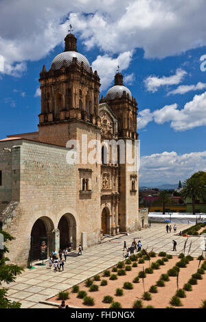 Die Bauarbeiten begannen am SANTA DOMINGO Kirche im Jahre 1575 ist ein großartiges Beispiel für barocke Architektur - OAXACA, Mexiko Stockfoto