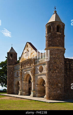 Das Kloster aus dem 16. Jahrhundert und die Basilika von CUILAPAN wurde das ehemalige Kloster von Santiago Apostol - CUILAPAN DE GUERRERO, Mexiko-ne Stockfoto