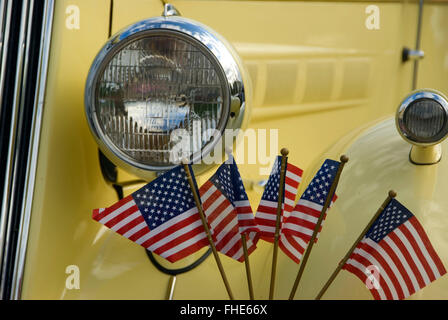 1936 Packard 120 b Cabriolimousine Detail mit amerikanischen Flaggen, St Paul Rodeo Parade, St. Paul, Oregon Stockfoto