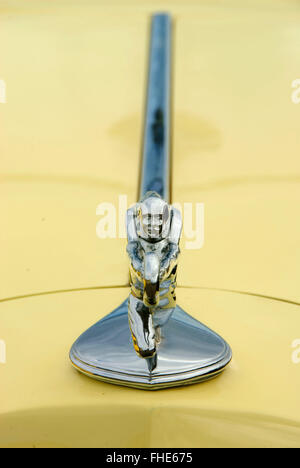 1936 Packard 120 b Cabriolimousine Detail hood Ornament (Göttin der Geschwindigkeit), St Paul Rodeo Parade, St. Paul, Oregon Stockfoto