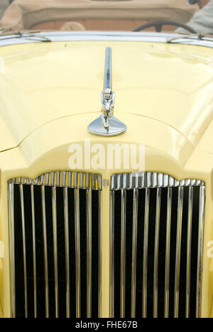 1936 Packard 120 b Cabriolimousine Detail hood Ornament (Göttin der Geschwindigkeit), St Paul Rodeo Parade, St. Paul, Oregon Stockfoto