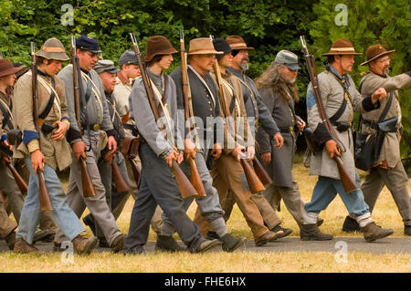 Konföderierten Sie Soldaten, Civil War Reenactment, Willamette Mission State Park, Oregon Stockfoto