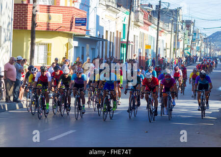 Santa Clara, Kuba, 24. Februar 2016: Ciclistica Guantanamo zurück zu Kuba Havanna-Pinar del Rio, 300 m vor der Ziellinie Credit: Jose Velazquez/Alamy Live News Stockfoto