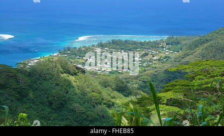 Blick über das Dorf Fahrt vom Mount Turi, Huahine Nui Insel, Pazifik, Französisch-Polynesien Stockfoto