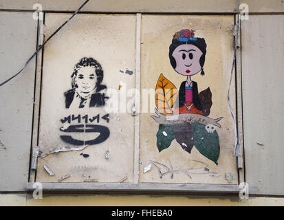 Graffiti bedeckt Wände im Barrio del Carmen, Spanien Stockfoto