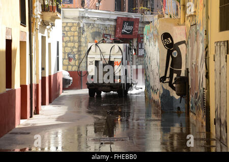 Reinigung der Straßen im Barrio del Carmen, Spanien Stockfoto