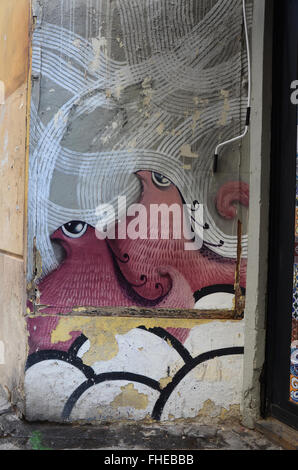Graffiti bedeckt Wände im Barrio del Carmen, Spanien Stockfoto
