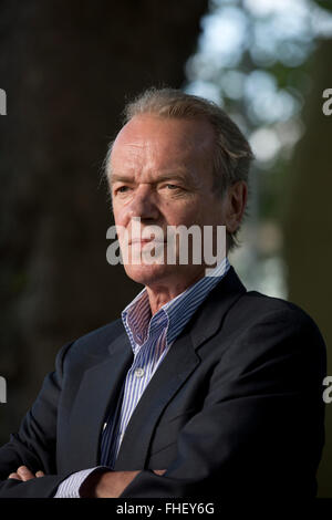 Legendär, britische Bestsellerautor Martin Amis, abgebildet auf dem Edinburgh International Book Festival, wo er über seinen neuen Roman sprach, mit dem Titel "The Zone of Interest". Die drei-Wochen-Veranstaltung ist der weltweit größte Literaturfestival und findet während des jährlichen Edinburgh Festival. Die 2014 Veranstaltung vorgestellten Vorträge und Präsentationen von mehr als 500 Autoren aus der ganzen Welt und war die 31. Auflage des Festivals. Stockfoto