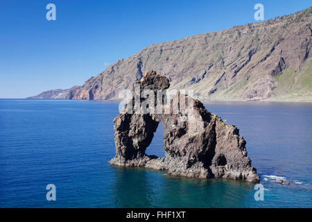 Las Playas Bucht mit dem Felsbogen Roque de Bonanza, El Hierro, Kanarische Inseln, Spanien Stockfoto