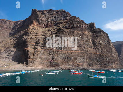 Fischerhafen in Vueltas mit Tequergenche Berg, Valle Gran Rey, La Gomera, Kanarische Inseln, Spanien Stockfoto