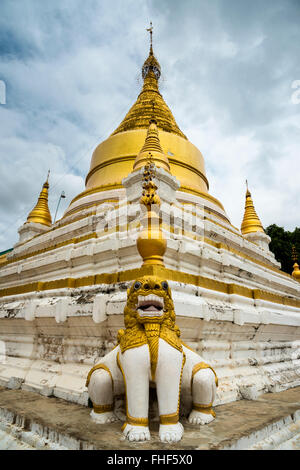 Pagode, Chinthe Statue, antiken Stadt Inwa oder Ava, Mandalay-Division, Myanmar, Burma Stockfoto