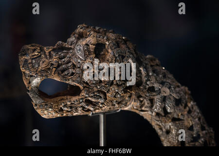 Aus Holz geschnitzter Tierkopf post, archäologischer Fund aus dem Osebergschiff Grab, Wikingerschiff-Museum, Vikingskiphuset, Bygdoy Stockfoto