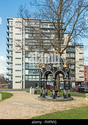 Templeton Gericht - Verde-Gebäude - östlich der alten Templeton Teppichfabrik in Glasgow Schottland & James Martin Memorial Stockfoto