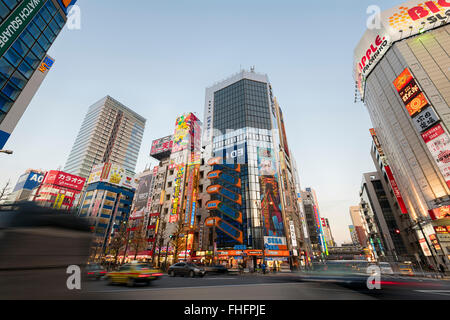 Tokyo, Japan - 8. Januar 2016: Stadtbild von Akihabara Bezirk in Tokio. Stockfoto
