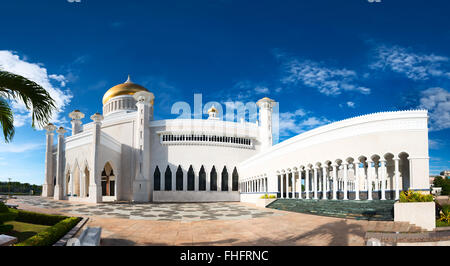 Moschee Sultan Omar Ali Saifuddin Moschee und Royal Barge in Bsb, Bandar Seri Begawan, Brunei Stockfoto