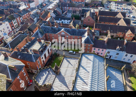 Blick über Ludlow Stadtzentrum von der Spitze des St Laurence Kirchturm, Ludlow, Shropshire Stockfoto