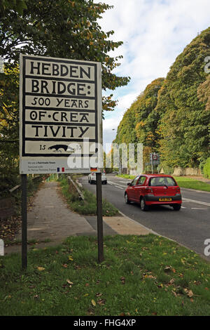 Hebden Bridge Zeichen bei der Einfahrt in die Stadt Stockfoto