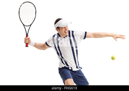 Junge Tennisspieler erschossen im Moment direkt vor schlagen eine Rückkehr isoliert auf weißem Hintergrund Stockfoto