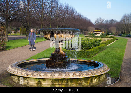 Ziergarten im Winter im Regents Park London England Stockfoto