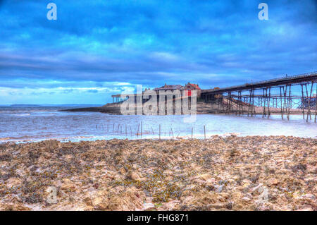 Englische viktorianische Pier Birnbeck Insel Thornleigh Somerset England in bunte HDR mit Fels-Pools und Felsen Stockfoto