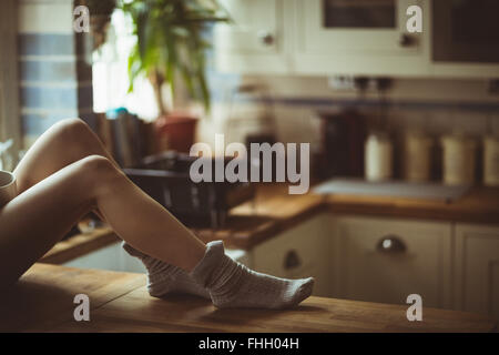 Verkürzten Blick auf Frau Beine Stockfoto