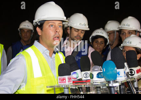 Rio De Janeiro, Brasilien. 24. Februar 2016.  Die Landesregierung von Rio De Janeiro traf die Presse zu zeigen den Fortschritt der Bau der u-Bahn Linie 4, die im Westen der Stadt im Süden der Stadt in Ipanema und Leblon verbinden wird, in Barra da Tijuca. Vor kurzem Bürgermeister von Rio Eduardo Paes e-Mail an das Internationale Olympische Komitee (IOC) Warnung über die Gefahr des Werkes nicht rechtzeitig für die Olympischen Spiele 2016. Bildnachweis: Luiz Souza/Alamy Live-Nachrichten Stockfoto