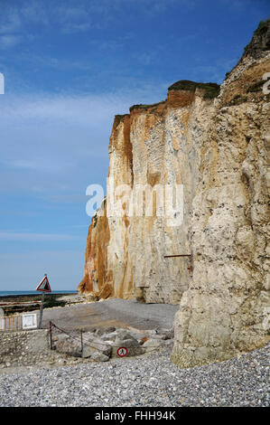 Les Petites Dalles, Normandie, gefährliche Seite, kein Eintrag wegen Steinschlag Stockfoto