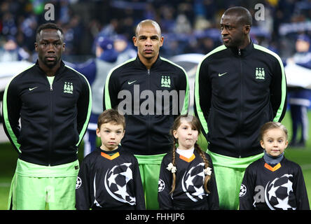 Kiew, Ukraine. 24. Februar 2016. Fußballspieler (Manchester City) (Bacary Sagna, Fernando und Yaya Toure) offizielle Hymne zu hören, bevor der UEFA Champions League Runde der 16 Fußball Spiel FC Dynamo Kyiv-Manchester City FC im NSC Olimpiyskyi Stadium in Kiew, am 24. Februar 2016. Man.City gewann 3: 1. Bildnachweis: Oleksandr Prykhodko/Alamy Live-Nachrichten Stockfoto