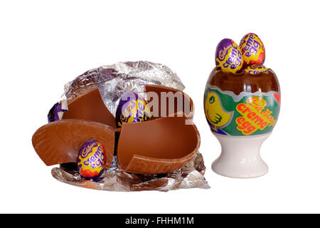 Cadbury Creme Ei Ostereier Auswahl ausschneiden auf weißem Hintergrund Stockfoto