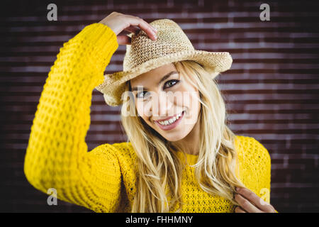 Portrait von blonde Frau mit Strohhut Stockfoto