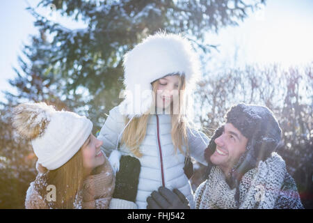 Happy Family im Winterkleidung Stockfoto