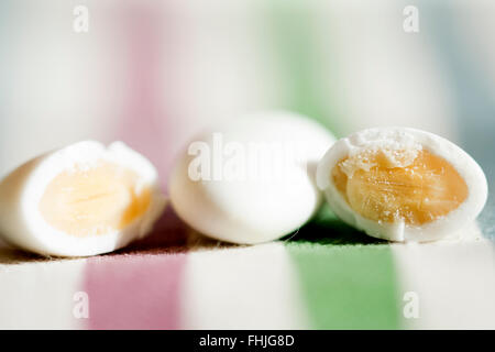 Zuckermandeln und Milchschokolade Stockfoto