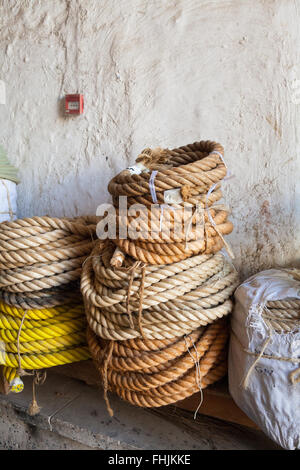 Seile zum Verkauf im Souq Waqif, Doha, Katar Stockfoto