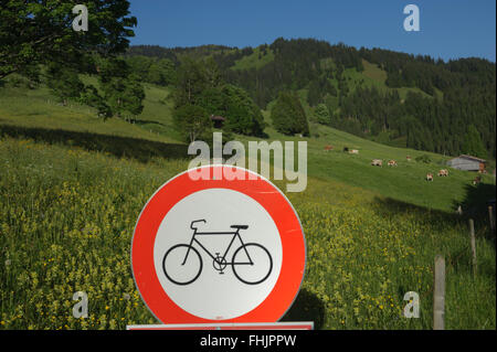 Kein Radfahren Verkehrszeichen. Oberaigen. Kitzbüheler Alpen-Kitzbühel. Österreich Stockfoto