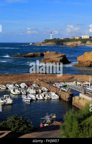 Blick auf den Hafen von Fischer, Biarritz, Pyrenäen Atlantiques, Aquitaine, Frankreich Stockfoto
