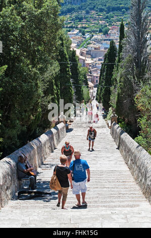Mallorca, Balearen, Spanien: der Kalvarienberg Schritte in Pollenca, die große Treppe mit 365 Stufen führen zu einer kleinen Kirche Stockfoto