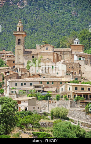 Mallorca, Mallorca, Balearen, Spanien, Europa: Panoramablick von der Stadt Valldemossa, berühmt für die Königliche Kartause Stockfoto