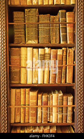 Mallorca, Mallorca, Balearen, Spanien, Europa: alte Bücher in der Bibliothek des Königlichen Karthäuserkloster in Valldemossa Stockfoto