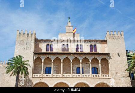 Mallorca, Balearen, Spanien: Palma, der königliche Palast von La Almudaina, behauptete als königliche Residenz im 14. Jahrhundert Stockfoto