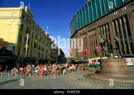 Finnland, Helsinki, Aleksanterinkatu Straße, der drei Smiths statue Stockfoto