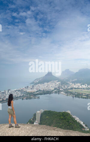 Ipanema und Lagoa Rodrigo de Freitas von Pedra Maroca, Jose Guilherme Merquior natürliche Stadtpark, Cabritos Hill, Rio Stockfoto