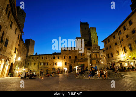 Piazza della Cisterna, San Gimignano, Toskana, Italien Stockfoto