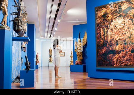 Rio Museum of Art (MAR), touristische Blick auf Gemälde in der Galerie Stockfoto