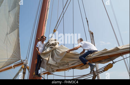 Super Sommer Wochenend-Kreuzfahrt und unvergessliches Abenteuer am Schwarzen Meer mit Segelschiff Adornate, Constanta, Rumänien. Stockfoto