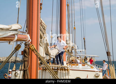 Super Sommer Wochenend-Kreuzfahrt und unvergessliches Abenteuer am Schwarzen Meer mit Segelschiff Adornate, Constanta, Rumänien. Stockfoto