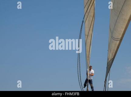 Super Sommer Wochenend-Kreuzfahrt und unvergessliches Abenteuer am Schwarzen Meer mit Segelschiff Adornate, Constanta, Rumänien. Stockfoto