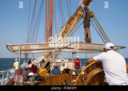 Super Sommer Wochenend-Kreuzfahrt und unvergessliches Abenteuer am Schwarzen Meer mit Segelschiff Adornate, Constanta, Rumänien. Stockfoto