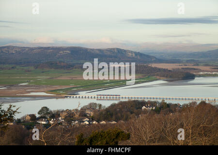 Arnside Eisenbahnviadukt von Arnside Knott betrachtet Stockfoto