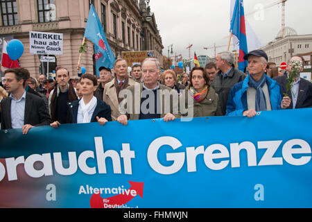 Demonstration durch deutsche Partei AfD in Berlin, Deutschland. Frauke Petry, Alexander Gauland und Beatrix von Storch. Stockfoto