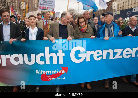 Demonstration durch deutsche Partei AfD in Berlin, Deutschland. Frauke Petry, Alexander Gauland und Beatrix von Storch. Stockfoto